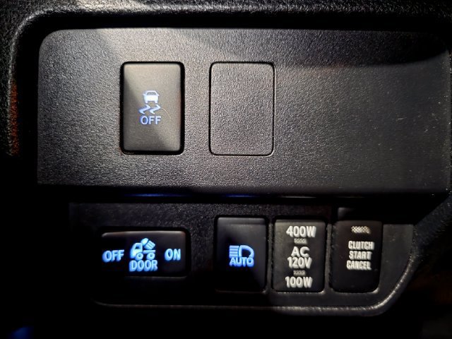 Used 2021 Toyota Tacoma TRD Off-Road AWD/4WD image 18