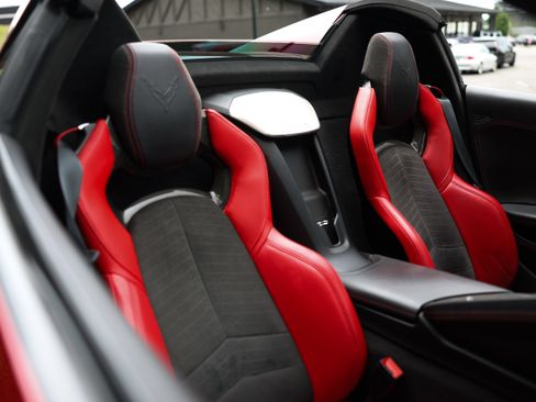 Used 2021 Chevrolet Corvette Stingray Premium Conv w/ Z51 Performance Package RWD image 7
