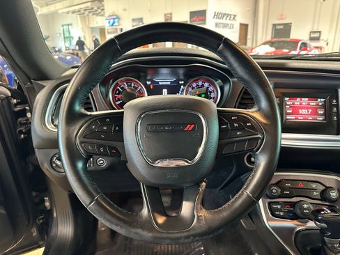 Used 2017 Dodge Challenger R/T image 17