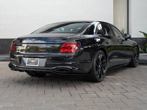 Certified 2025 Bentley Flying Spur Plug-In Hybrid AWD/4WD image 3
