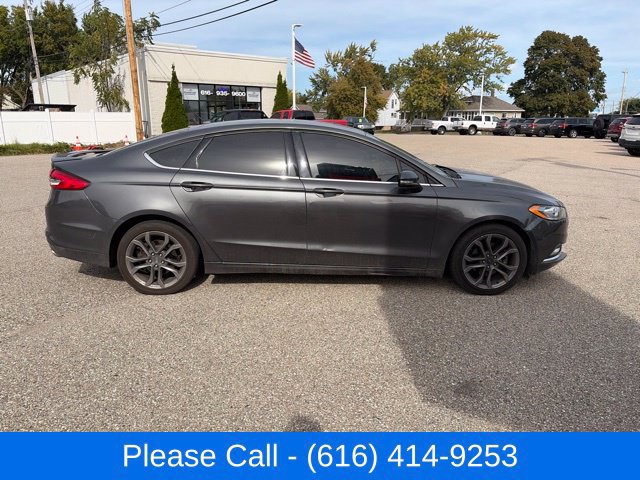 Used 2017 Ford Fusion SE w/ Equipment Group 201A FWD image 9