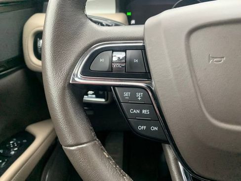 Used 2022 Lincoln Nautilus FWD w/ Premium Package image 25