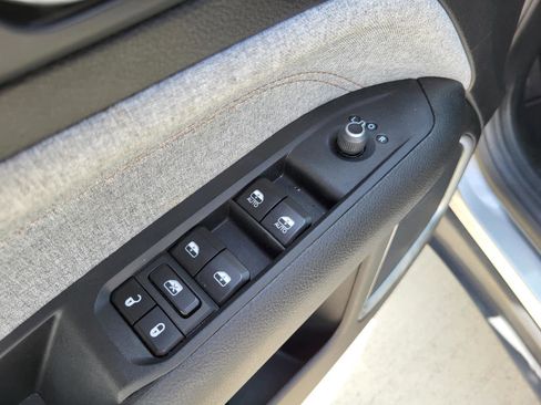 Certified 2024 Jeep Compass Latitude image 15