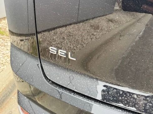 Used 2022 Volkswagen Atlas Cross Sport SEL R-Line AWD/4WD image 45