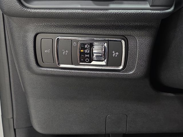 Certified 2023 Lincoln Corsair AWD w/ Equipment Group 101A image 23