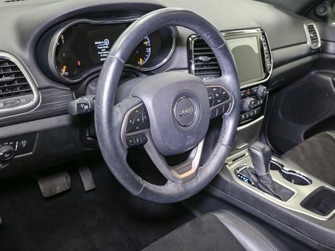 Used 2019 Jeep Grand Cherokee Altitude image 25