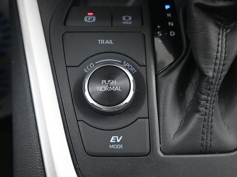 Used 2025 Toyota RAV4 XLE image 24