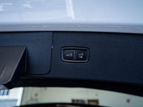 Used 2023 Porsche Cayenne Platinum Edition image 61