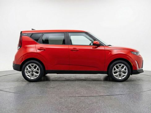 Used 2025 Kia Soul LX w/ LX Technology Package FWD image 8