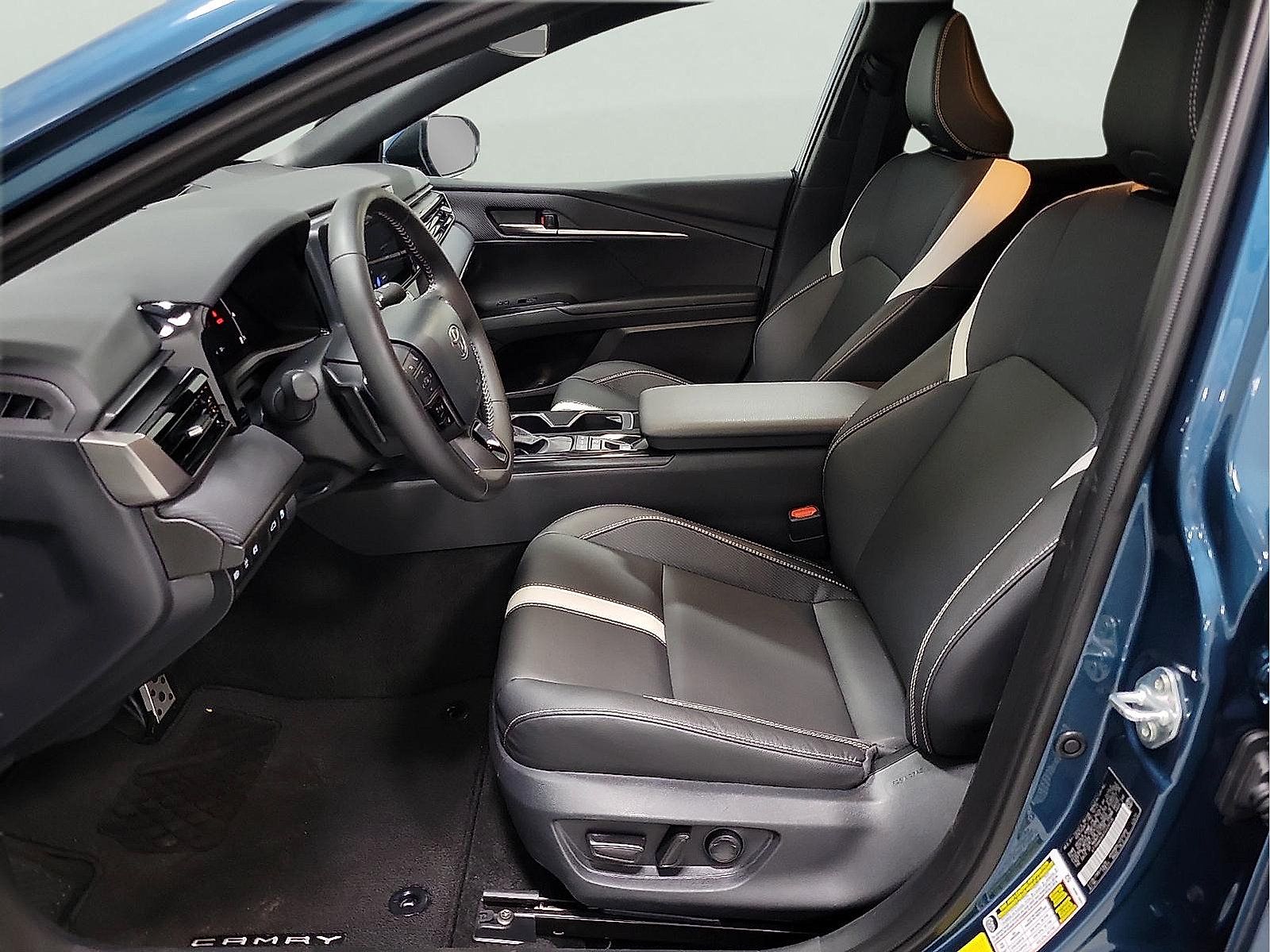 Used 2026 Toyota Camry SE FWD image 12