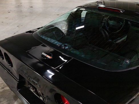 Used 1990 Chevrolet Corvette Coupe RWD image 12