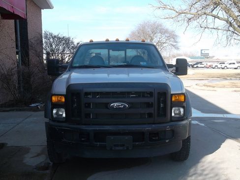 Used 2010 Ford F550 2WD Regular Cab Super Duty image 4