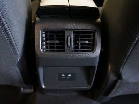 Used 2023 Nissan Rogue SV image 38