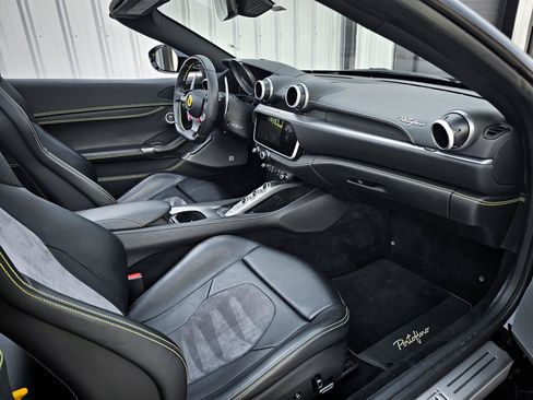 Used 2019 Ferrari Portofino RWD image 19