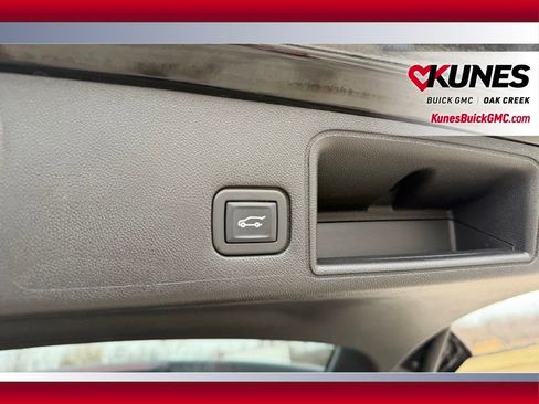 Used 2022 GMC Terrain SLE w/ Driver Convenience Package image 9