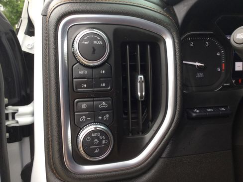 Used 2021 GMC Sierra 2500 AT4 w/ AT4 Premium Plus Package AWD/4WD image 16