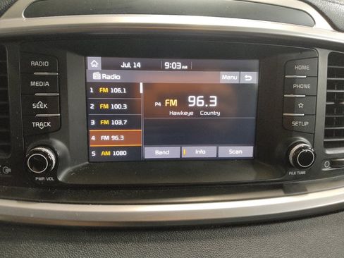 Used 2020 Kia Sorento AWD V6 image 25