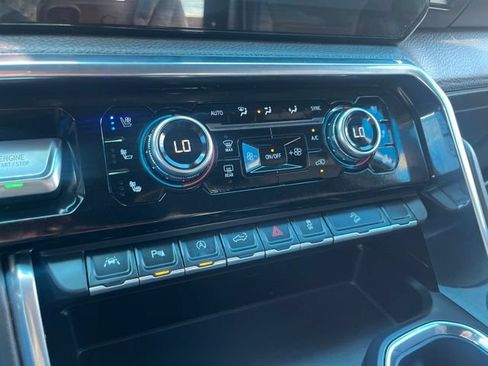 Used 2025 GMC Sierra 1500 Denali AWD/4WD image 19