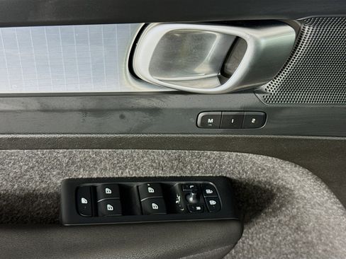 Used 2025 Volvo XC40 B5 Core image 23