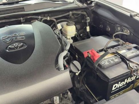 Used 2018 Toyota Tacoma SR5 RWD image 34