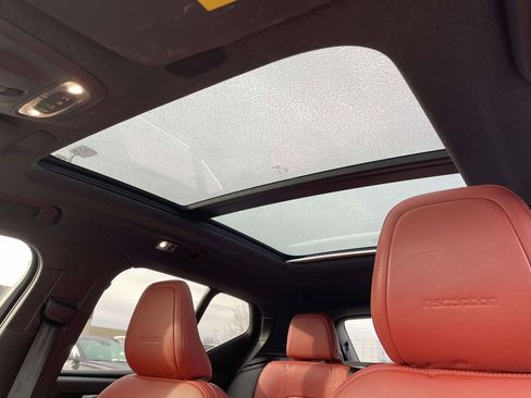 Used 2019 Volvo XC40 T5 Inscription image 9