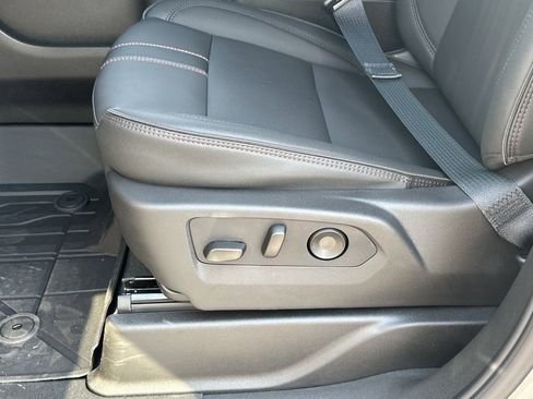 New 2026 Chevrolet Suburban RST w/ RST Capability Package AWD/4WD image 10