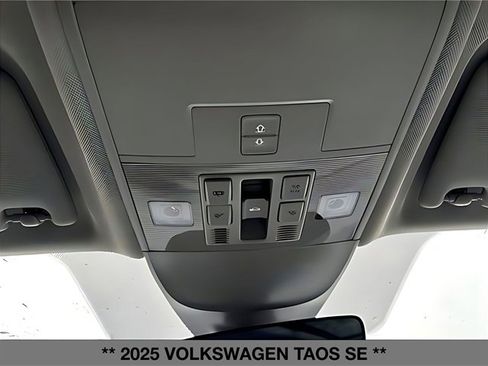 Used 2025 Volkswagen Taos SE w/ Panoramic Sunroof Package image 29