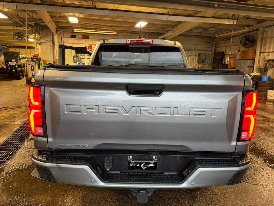 Used 2025 Chevrolet Colorado W/T w/ Advanced Trailering Package AWD/4WD image 18