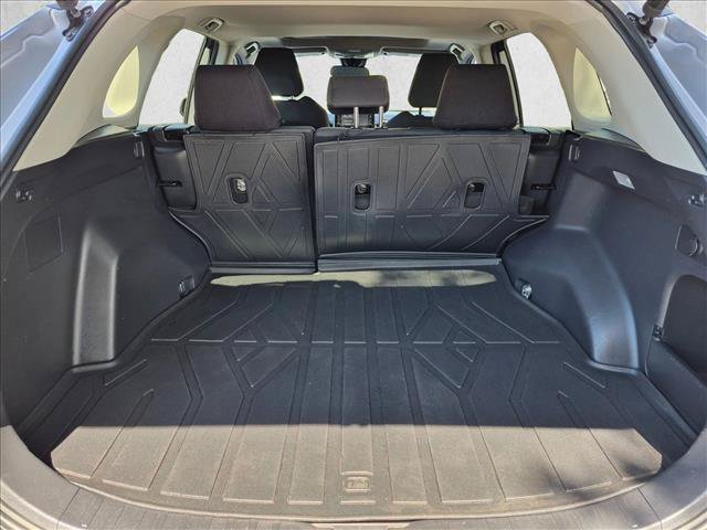 Used 2021 Toyota RAV4 XLE w/ Convenience Package FWD image 6