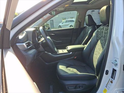 Certified 2025 Toyota Highlander XLE AWD/4WD image 12