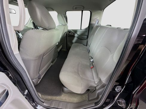 Used 2013 Nissan Frontier SV AWD/4WD image 17