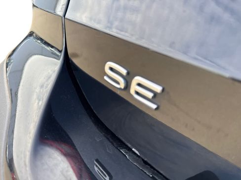 Used 2023 Volkswagen Taos SE image 6