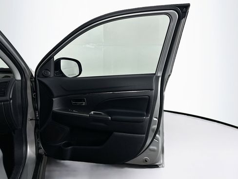 Used 2025 Mitsubishi Outlander Sport SE image 30