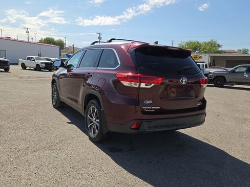 Used 2019 Toyota Highlander XLE AWD/4WD image 2
