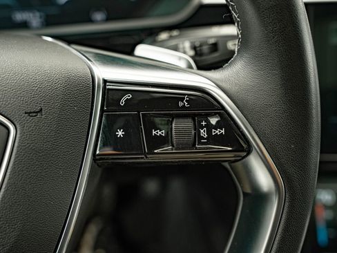Used 2022 Audi e-tron Premium w/ Convenience Plus Package AWD/4WD image 31