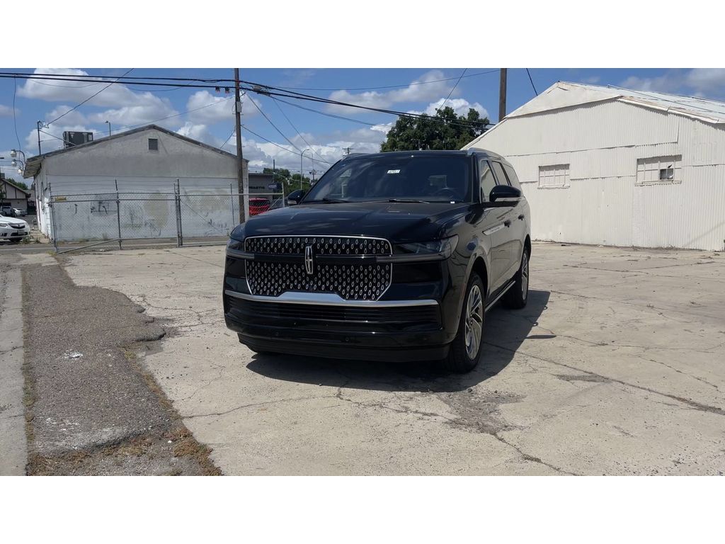 Used 2025 Lincoln Navigator Reserve AWD/4WD image 6
