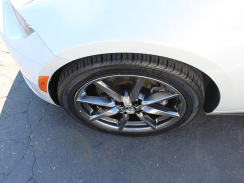 Used 2016 MAZDA MX-5 Miata Grand Touring RWD image 11