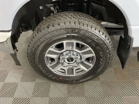 Used 2025 Ford F350 Lariat w/ FX4 Off-Road Package image 32