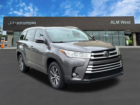 Used 2018 Toyota Highlander XLE FWD image 3