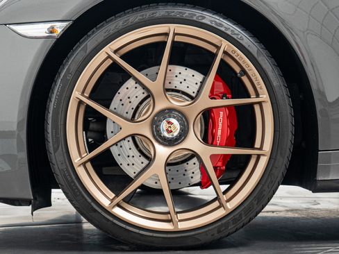 Used 2019 Porsche 911 Cabriolet image 10
