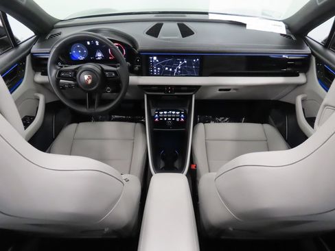 Certified 2025 Porsche Macan 4 Electric AWD/4WD image 15