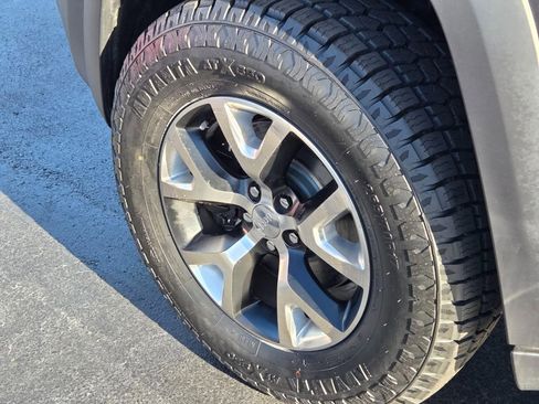 Used 2016 Jeep Cherokee Trailhawk w/ Cold Weather Group image 12