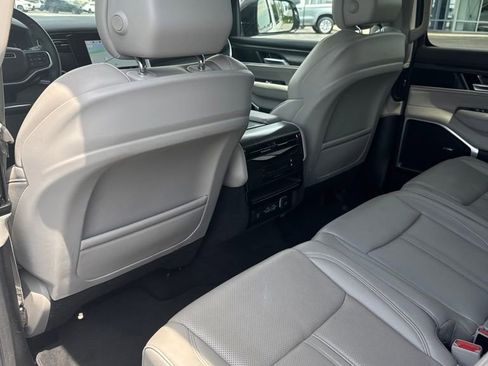 Used 2023 Jeep Wagoneer L Series II AWD/4WD image 39