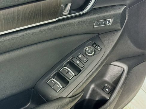 Used 2020 Honda Accord Touring image 18