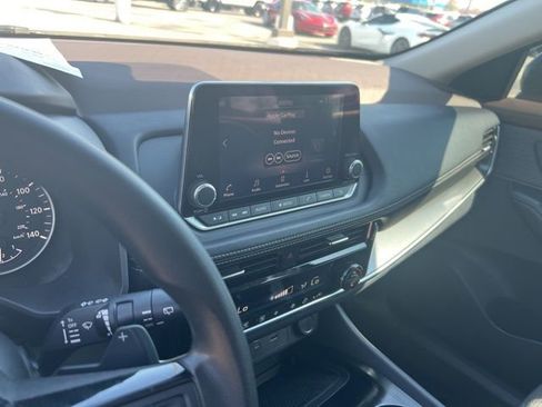 Used 2022 Nissan Rogue SV image 17