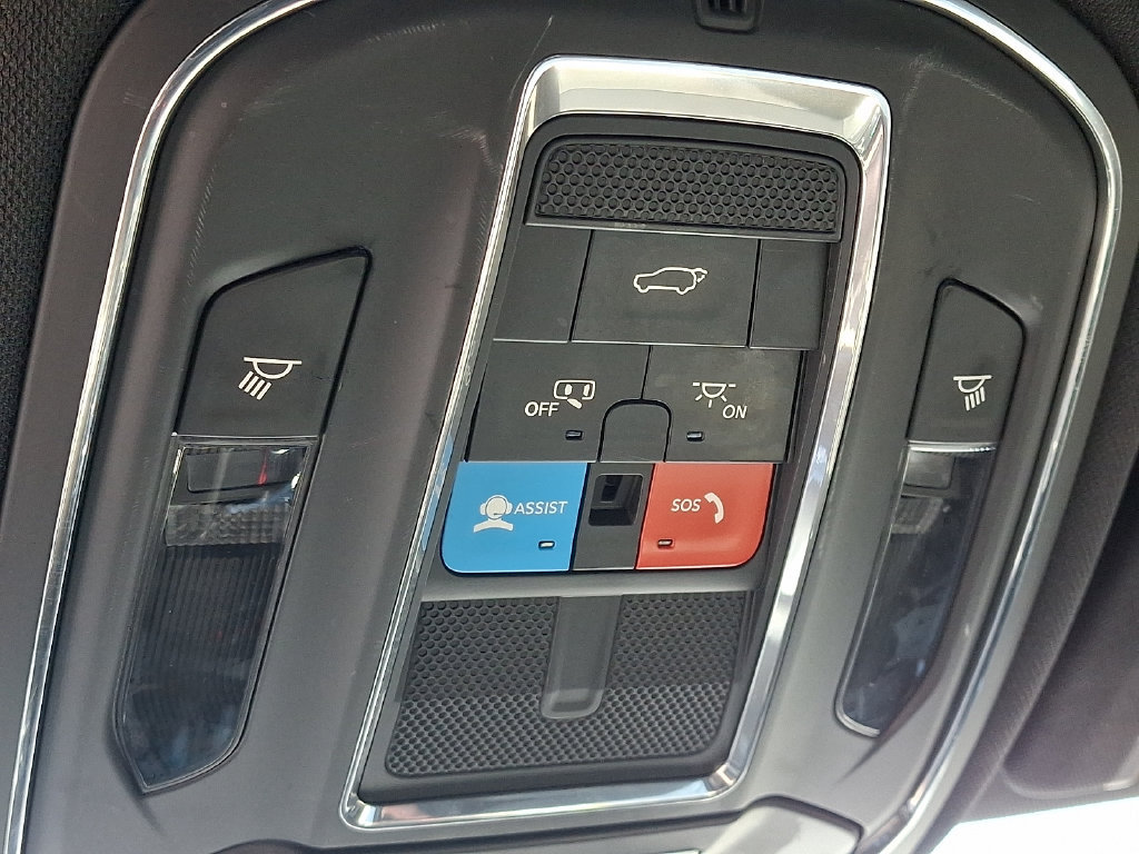 Used 2023 Jeep Grand Cherokee Altitude AWD/4WD image 23