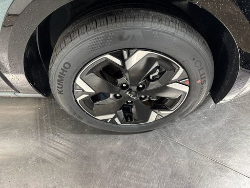 New 2026 Kia Niro Wind FWD image 11