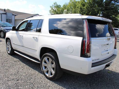Used 2020 Cadillac Escalade ESV Premium Luxury AWD/4WD image 9