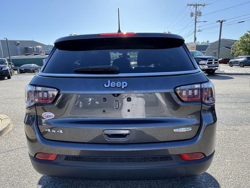 Used 2018 Jeep Compass Latitude w/ Popular Equipment Group AWD/4WD image 8