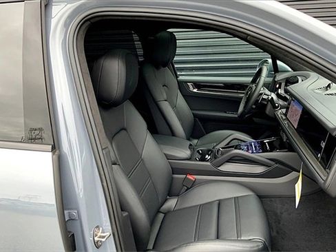 New 2026 Porsche Cayenne GTS image 25